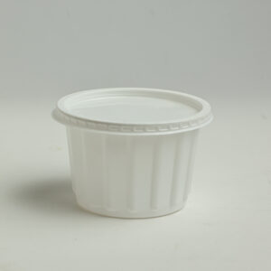 Plastic container 500cc white with lid - Image 1